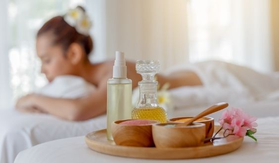 Aromatherapy Massage: The Ultimate Beginner's Guide