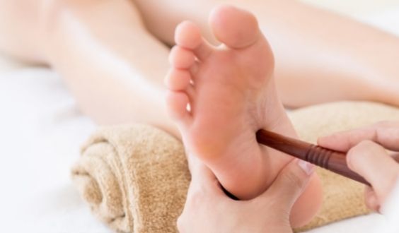 thai wooden stick: massage feet bottom